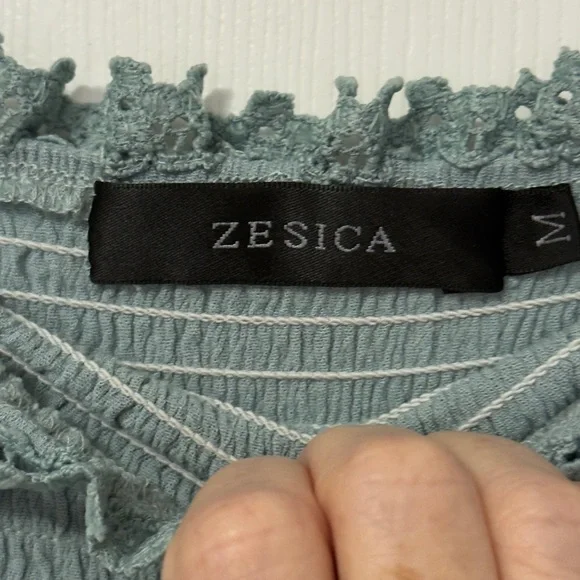 Elegant strapless Blue dress with Lace Details - Picture 3 of 5